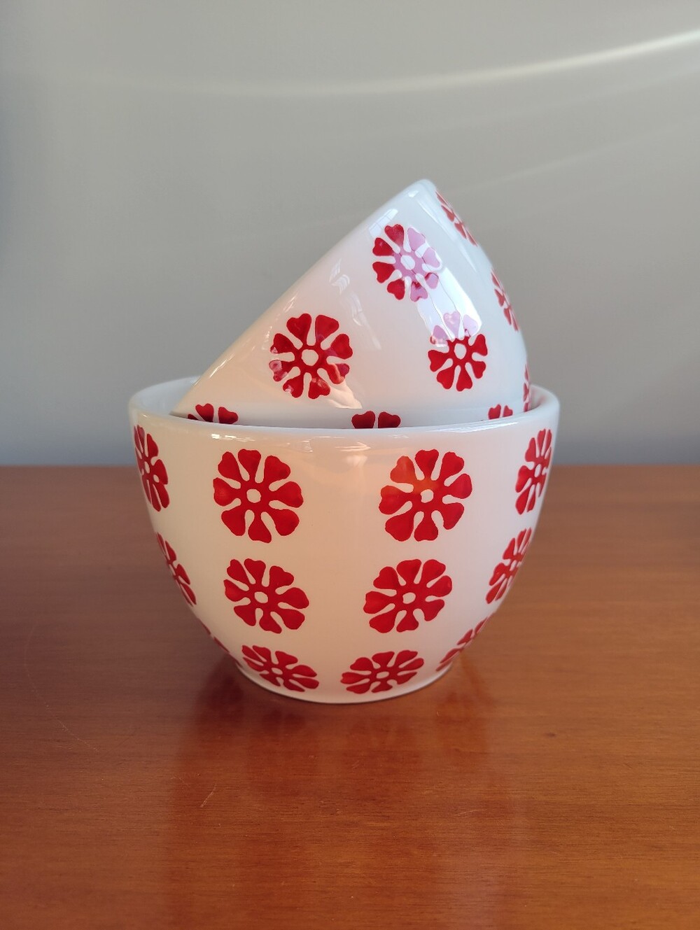 Crate&Barrel Scandia Red White Ceramic Nesting Bowls Set of 2